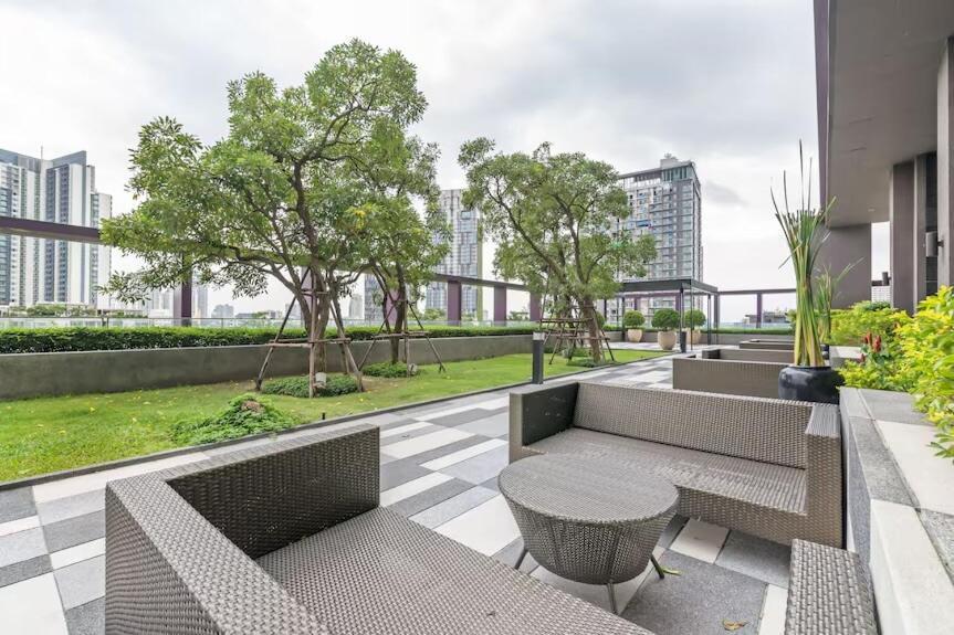 Luxury Skywalk Bts Thonglor Pool Gym And Netflix Bangkok