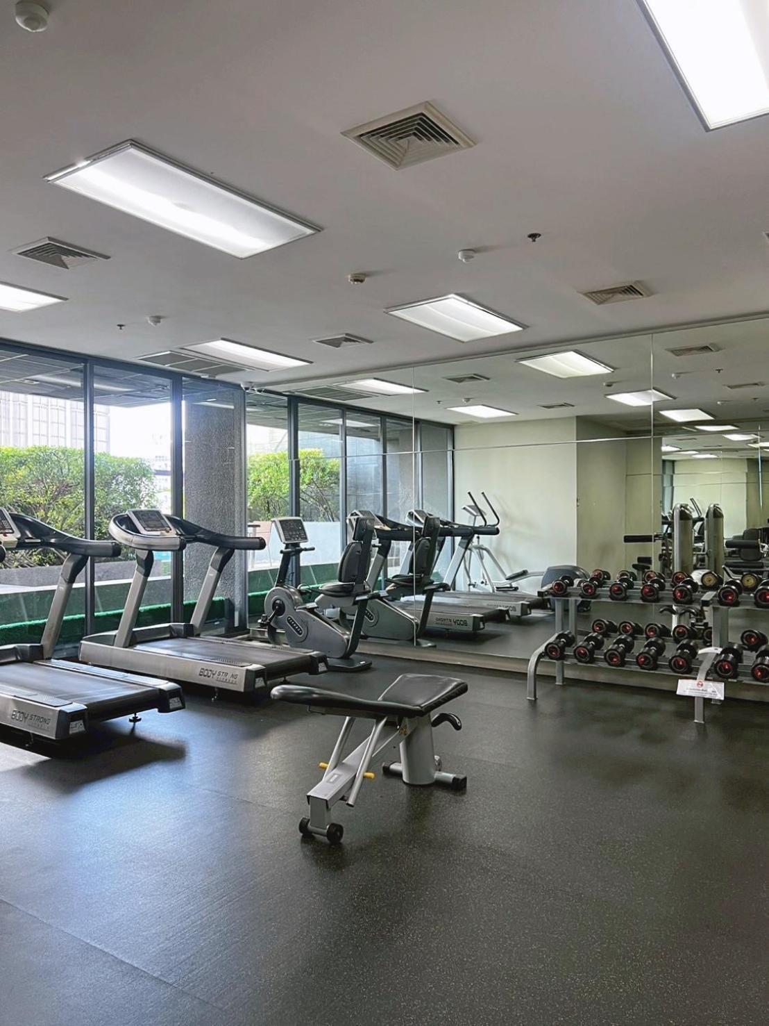 Luxury Skywalk Bts Thonglor Pool Gym And Netflix